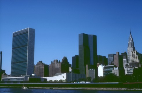 Vue du quartier général des Nations Unies et du Chrysler Building, Manhattan