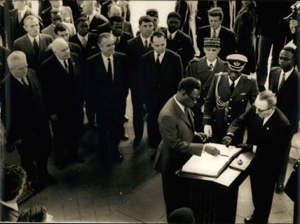 Mar. 30, 1971 - President of the Democratic Republic of the Congo, General Mobutu, who is currently on an official visit in Paris, went to the tomb of the unknown soldier at the Arc de Triomphe de L'E...