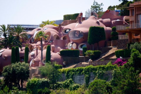 Impressionen: die Viilla "Le Palais Bulles" (Blasenpalast), die Pierrre Cardin gehoert, Theoule sur Mer, Cote d Azur, Frankreich.