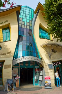 Krzywy Domek, Crooked House, Bohaterow Monte Cassino, Sopot, Poland