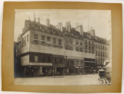 Rue de la Monnaie. View store La Samaritaine, Rue de la Monnaie, 1st arrondissement, Paris. Anonyme. Rue de la Monnaie. "Vue des magasins de la Samaritaine, rue de la Monnaie, 1er arrondissement, Pari...