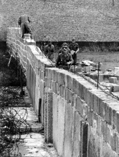 BERLIN - 20TH ANNIVERSARY OF THE FALL OF THE WALL OF BERLIN - THE CONSTRUCTION OF THE WALL IN 1961 (Alliance/IPA/Fotogramma, BERLIN - 2009-08-23) ps the photo can be used respecting the context in whi...