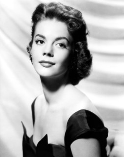1955 ca.  : The movie actress NATALIE WOOD  ( 1938 - 1981 ), pubblicity still Warner Bros  - CINEMA - attrice cinematografica - portrait - ritratto   - orecchino - orecchini -  earring - earrings - cl...