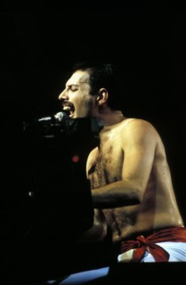 UK THE LATE FREDDY MERCURY OF QUEEN DURING A 1986 WEMBLEY CONCERT LONDON