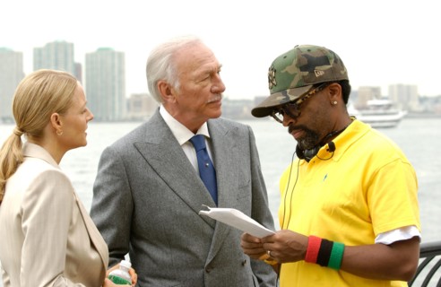 INSIDE MAN USA 2006 Spike Lee JODIE FOSTER, CHRISTOPHER PLUMMER and Director SPIKE LEE on the set Regie: Spike Lee