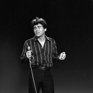Französischer Jazz Sänger, Dichter und Maler Claude Nougaro, Deutschland 1960er Jahre. French jazz singer, poet and painter Claude Nougaro, Germany 1960s.