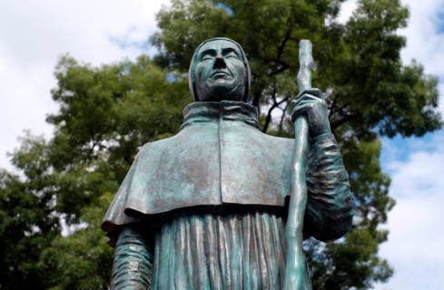 A statue of Pope Adrian VI, a Dutchman from Utrecht, is seen in a street in Utrecht, the Netherlands August 5, 2017. © John Voos