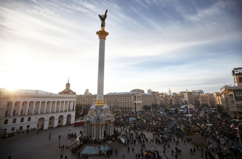 A lot of people on Maidan Nezalezhnosti during the revolution in Ukraine