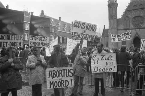 Abortion demonstration at Binnenhof, opponents of abortion, October 30, 1974, demonstrations, The Netherlands, 20th century press agency photo, news to remember, documentary, historic photography 1945...