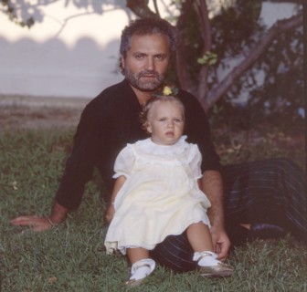 Gianni Versace with niece Â© GRANATAIMAGES