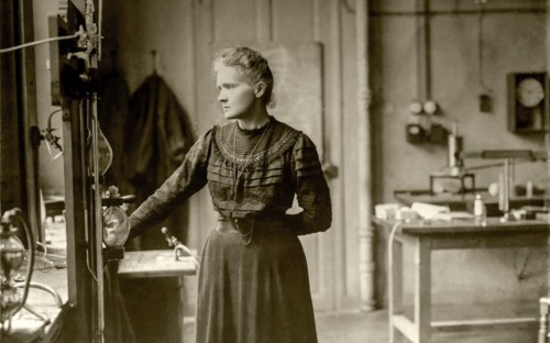 Maria Salomea Sklodowska, better known as Marie Curie (Varsavia, 7 novembre 1867 – Passy, 4 luglio 1934) was a Polish chemist and physicist, naturalized French - Here in his laboratory