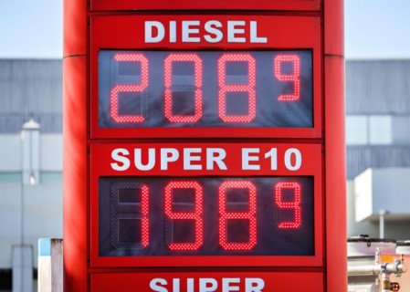 Record prices for gasoline and diesel, gas station, Muelheim, North Rhine-Westphalia, Germany, Europe