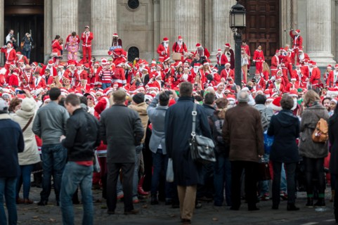 London, UK. 14th December, 2013.  Hundreds of Santas gathering on the steps of St Pauls Cathedral before they march off to meet up with groups of other Santas to celebrate the annual Santacon.  Photog...
