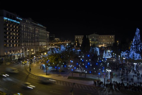 Athens, Greece. 9th Dec, 2016. Athenians gather at Syntagma square, just across the parliament, to watch the lighting of the municipality's Christmas Boat, an old Greek tradition. Credit:  Nikolas Geo...