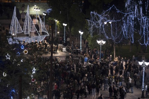 Athens, Greece. 9th Dec, 2016. Athenians gather at Syntagma square, just across the parliament, to watch the lighting of the municipality's Christmas Boat, an old Greek tradition. Credit:  Nikolas Geo...