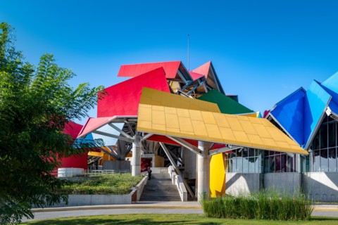 frank gehry biomuseo in panama city