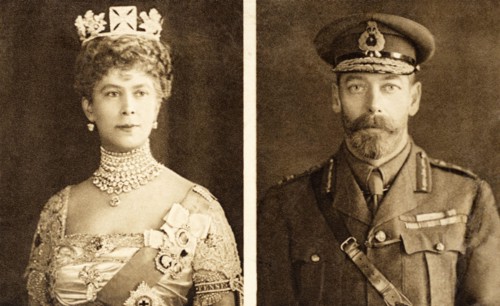 Potraits pf Queen Mary wearing a crown and King George V in army uniform. Taken from a poscard included in some of the 1914 Queen Mary gift tins for British army soldiers serving in theFirst World War...
