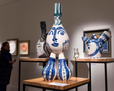 London, UK. 18th Nov, 2016. (C) "Tripode" by Pablo Picasso (est. GBP80-120k), at the preview at Sotheby's of works on view at four upcoming November auctions featuring Modern & Post-War British Art, A...