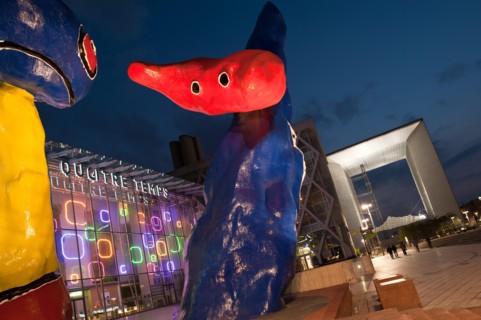 Paris, La Defense, Skulptur von Joan Miro - Paris, La Defense, Sculpture by Joan Miro