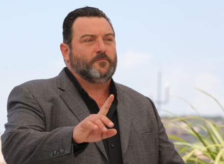 Cannes, France. 27th May, 2022. Denis Ménochet at the As Bestas photo call at the 75th Cannes Film Festival. Credit: Doreen Kennedy/Alamy Live News.