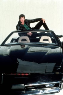 David Hasselhoff als Michael Knight auf seinem künstlich intelligenten und sprechenden Auto K.I.T.T *** Local Caption *** 1982  David Hasselhoff as Michael Knight and his artificial intelligent and sp...