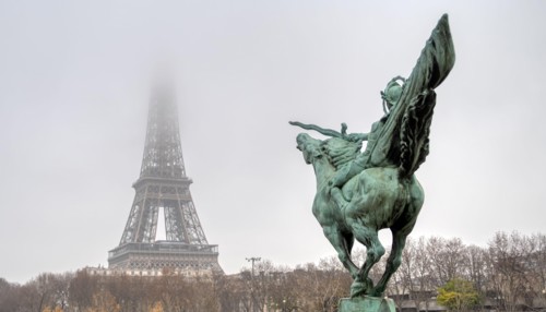 Eiffel Tower and Bir-hakeim statue on a misty day