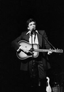 Johnny Cash, amerikanischer Country Sänger und Songschreiber, bei einem Konzert in Hamburg, Deutschland um 1981. American country singer and song writer Johnny Cash performing at Hamburg, Germany, aro...