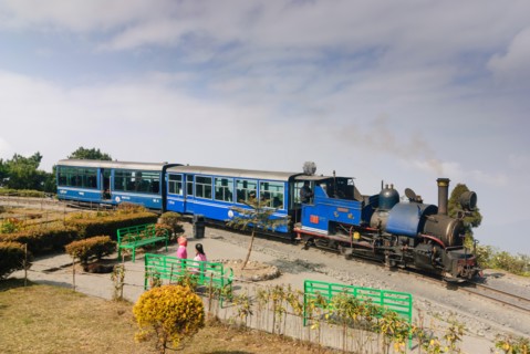 Ghoom: Darjeeling Himalayan Railway in the Batasia Loop, West Bengal, Westbengalen, India