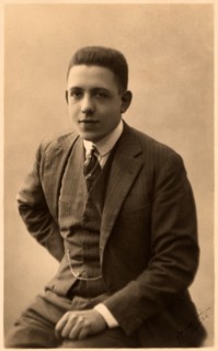 1923 , FRANCE : The french modernist music and Opera composer , the pianist FRANCIS POULENC ( 1899 - 1963 ). - PIANISTA - PIANO - LES SIX - GRUPPO DEI