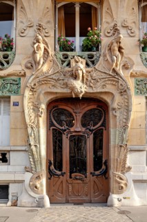 Door entrance of the Lavirotte Building, an apartment building in the 7th arr. of Paris, France, designed by Jules Lavirotte, sample of Art-Nouveau.