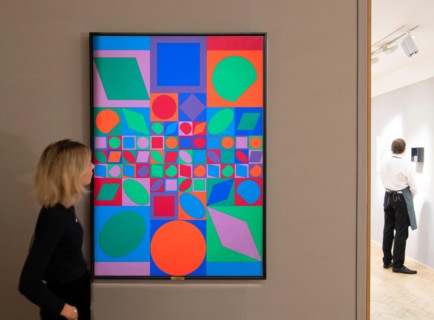 Bonhams, New Bond Street, London, UK. 30th September 2019. Preview of the Contemporary Art sale. Image: Victor Vasarely (Hungarian/French, 1906-1997) FARBWELT  1963-1973. Estimate: £55,000-75,000. Cre...