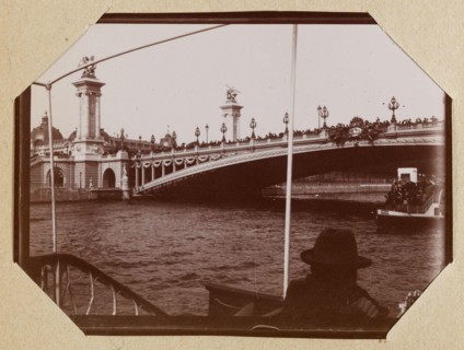 Album of the 1900 World Expo Pont Alexandre [sic] Anonyme. Album de l'exposition universelle de 1900. Pont Alexandre [sic. 1900. Musée des Beaux-Arts de la Ville de Paris, Petit Palais.