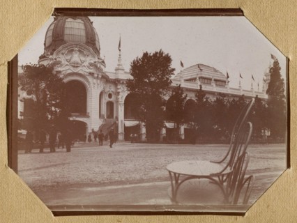 Album of the Universal Exhibition of 1900. Palace son and fabrics Anonyme. Album de l'exposition universelle de 1900. Palais des fils et tissus. 1900. Musée des Beaux-Arts de la Ville de Paris, Petit ...