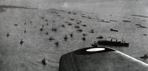Black and white photograph of World War II (1939-1945) showing the aerial view of the Allied sea invasion of Normandy on D-Day, 6 June 1944.