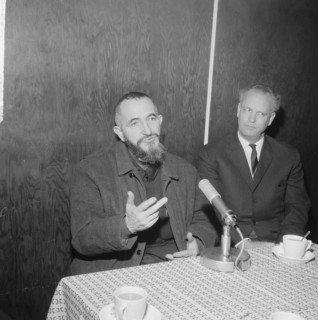 Abbe Pierre gave press conference in the community building De Eilanden on Wittenburg, Abbe Pierre (head), January 22, 1965, press conferences, The Netherlands, 20th century press agency photo, news t...