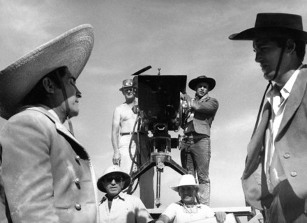 Director / Star MARLON BRANDO on set candid with Movie / Camera Crew including Cinematographer CHARLES LANG directing ONE-EYED JACKS 1961 director MARLON BRANDO novel Charles Neider Pennebaker Product...