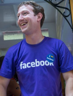 acebook CEO Mark Zuckerberg Marched With 700 Facebook Employees In San Francisco's Gay Pride Parade