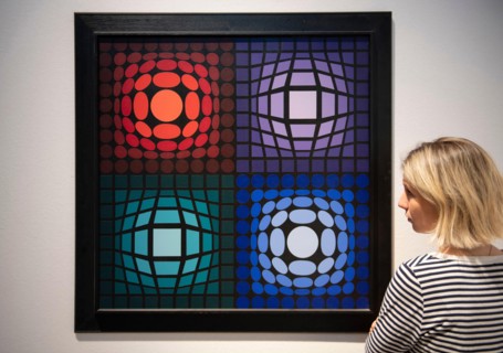 Bonhams, New Bond Street, London, UK. 24th June 2019. Modern and Contemporary Art preview before the sale on 27th June 2019. Image: Victor Vasarely, CATHÉ, 1973-1975, estimate £35,000-45,000. Credit: ...