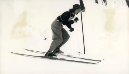 Feb. 5, 1948 - Suvretta, Switzerland - ISOBEL ROE (Great Britain) all out coming through the markers during the Slalom race for women at the Winter Olympic Games at St. Moritz. This was the first time...