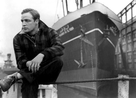 1954 , USA  : The  celebrated movie actor  MARLON BRANDO ( 1924 - 2004 ) in a pubblicity still for the movie ON THE WATERFRONT ( Fronte del porto ) by ELIA KAZAN , from a story by Budd Schulberg and  ...