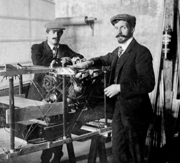 Charles Voisin und Henri Farman 1907