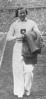Four members of the German women's relay team, during the 1936 Berlin Olympic Games 40 Ilse Dörffeldt 1936