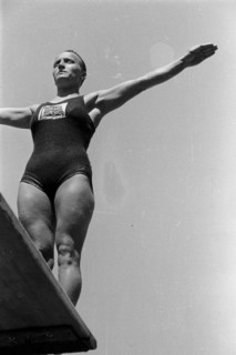 Olympiade 1936 in Berlin - Deutschland, Deutsches Reich, Olympische Sommerspiele, Sommerolympiade 1936 in Berlin,Turmspringerin vor dem Sprung Germany, Third Reich, Olympic Games, Summer Olympics 1936...