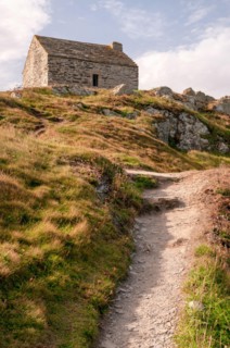 Stone cottage at Pointe de Tal Ar Grip along hiking trail GR34, Pors-Ar-Vag, Douarnenez bay, Plomodiern, Finistere (29), Brittany, France