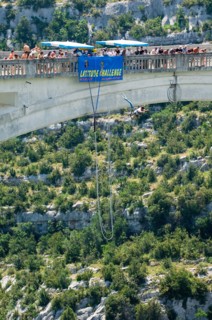 Bungee jumping from the bridge Pont de l'Artuby in the Gorges du Verdon / Verdon Gorge, Alpes-de-Haute-Provence Provence, France