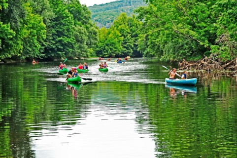 Vezere River near Les Eyzies-de-Tayac-Sireuil, Dordogne Department, Aquitaine, France