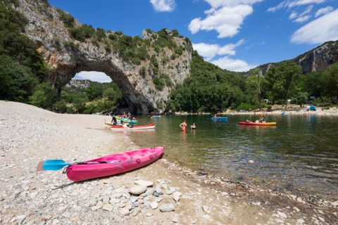 View of the Ardèche River and Pont d’Arc in the Gorges de l'Ardèche, Vallon-Pont-d'Arc, Auvergne-Rhone-Alpes, Provence, France, Europe