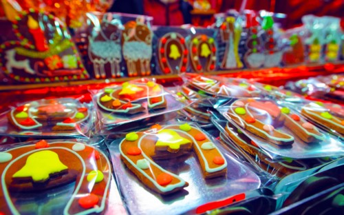Typical Christmas stand with gingerbread cookies reflex