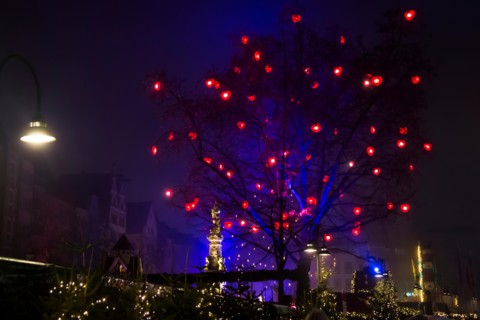 The Christmas market in Cologne is the biggest in Germany and attracts millions of visitors. It's the most beautiful during the night.
