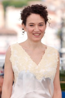 Coralie Fargeat beim Photocall zum Kinofilm 'The Substance' auf dem Festival de Cannes 2024 / 77. Internationale Filmfestspiele von Cannes am Palais des Festivals. Cannes, 20.05.2024